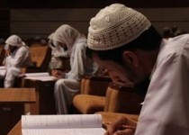 آزمون آموزش تکميلي طلاب اهل سنت در زاهدان برگزار شد