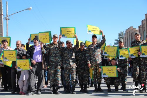 نمازگزاران شیعه و سنی زاهدان در پی توهین به پیامبر تجمع اعتراض‌آمیز کردند+تصاویر