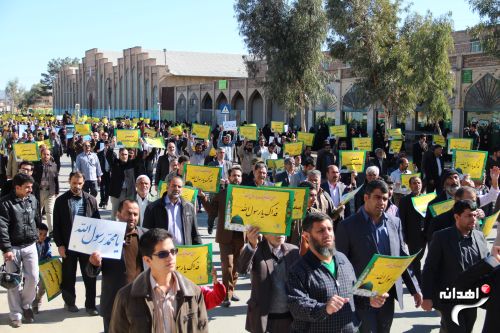 نمازگزاران شیعه و سنی زاهدان در پی توهین به پیامبر تجمع اعتراض‌آمیز کردند+تصاویر