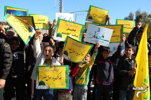 نمازگزاران شیعه و سنی زاهدان در پی توهین به پیامبر تجمع اعتراض‌آمیز کردند+تصاویر