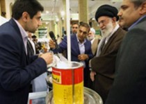 رهبر انقلاب در بازدید از نمایشگاه دستاوردهای فناوری نانو