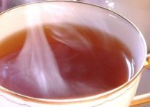 هفت دلیل برای اینکه روزانه یک لیوان آب جوش بخورید!