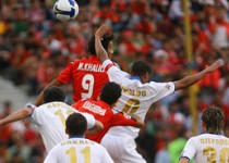 سرخپوشان درپی شکار پرستوها/ صدرنشینان ایران و امارات به مصاف هم می‌روند