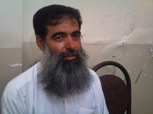 خبرسازترین عضو شورای شهر کشور، همچنان خبرساز است/ اسب سواری عضو شورای شهر سراوان در اعتراض به شرایط آسفالت خیابانها