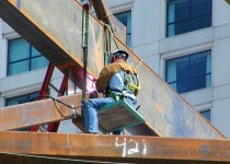 حادثه یا سهل انگاری!؟/ طوفان جان یک شهروند را در زاهدان گرفت