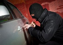 سارق حرفه ای لوازم خودرو در زاهدان دستگیر شد