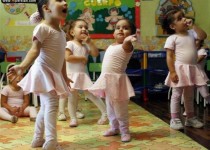 دختری مانند پری دریایی