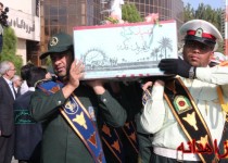 قیام مردم زاهدان به احترام کاروان شهدا/ فضایی معطر به یمن ورود شهدای گمنام شهر را فرا گرفت