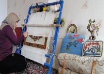 ناهید؛ بانوی ایرانی نابینایی که قالی می‌بافد و زعفران درو می‌کند