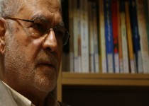 هنوز برای انبار تسلیحاتمان در آمریکا اجاره می‌پردازیم/ حقوقدانان ما در لاهه کاسبی می‌کنند