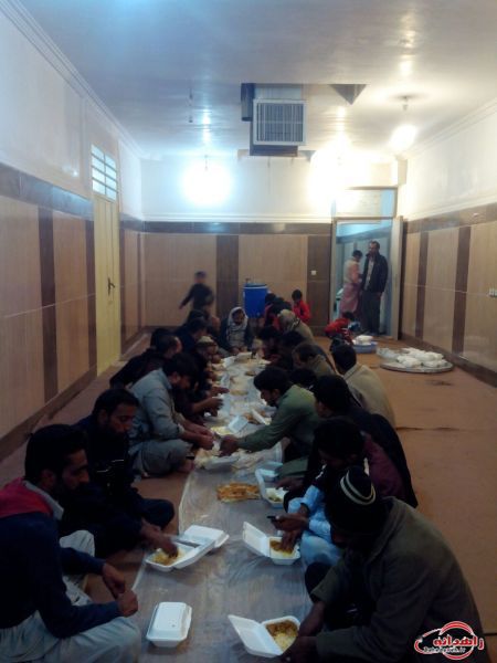 پذیرایی خادمین افتخاری از ورود اولین زائران کربلای حسینی