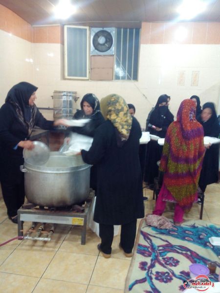 پذیرایی خادمین افتخاری از ورود اولین زائران کربلای حسینی