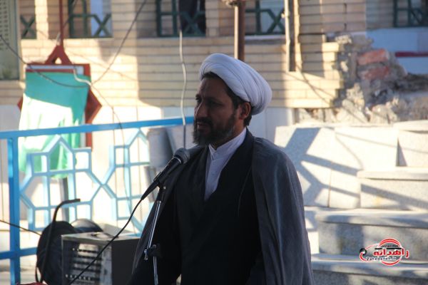 گزارش تصویری/ عطر افشانی گلزار شهدای زاهدان به مناسبت گرامیداشت هفته بسیج