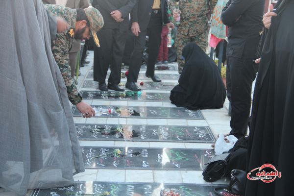 گزارش تصویری/ عطر افشانی گلزار شهدای زاهدان به مناسبت گرامیداشت هفته بسیج