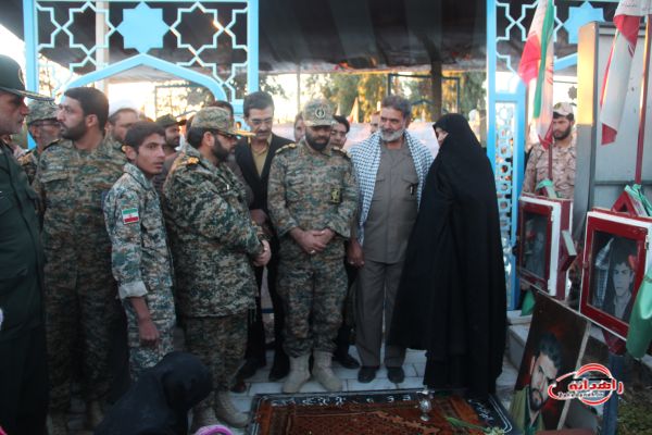 گزارش تصویری/ عطر افشانی گلزار شهدای زاهدان به مناسبت گرامیداشت هفته بسیج