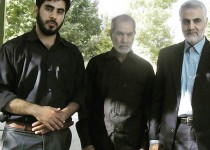 سردار سلیمانی در کنار خانوداه شهید مدافع حرم + عکس