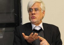 سه سوال بی جواب از آقای عارف