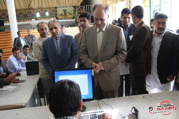 استاندار سیستان وبلوچستان در انتخابات مجلس شورای اسلامی و خبرگان رهبری شرکت کرد+ تصاویر