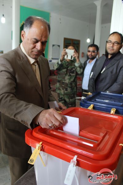 استاندار سیستان وبلوچستان در انتخابات مجلس شورای اسلامی و خبرگان رهبری شرکت کرد+ تصاویر