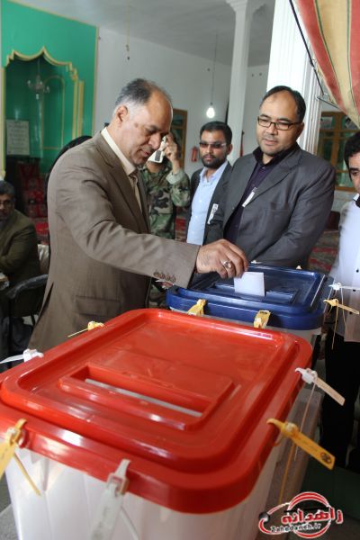 استاندار سیستان وبلوچستان در انتخابات مجلس شورای اسلامی و خبرگان رهبری شرکت کرد+ تصاویر