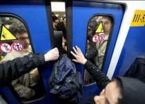 آزار و اذیت زنان و دختران در ازدحام مترو