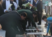 غبار روبی و عطر افشانی گلزار شهدا در زاهدان+ تصاویر