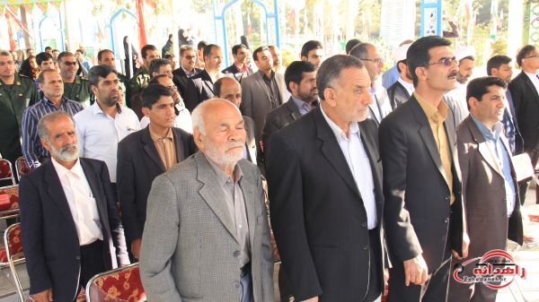 غبار روبی و عطر افشانی گلزار شهدا در زاهدان