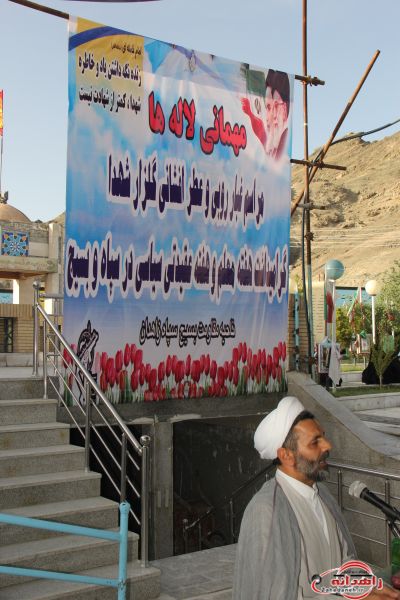 غبار روبی و عطر افشانی گلزار شهدا در زاهدان