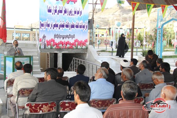 غبار روبی و عطر افشانی گلزار شهدا در زاهدان