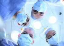 بیمارستان‌هایی که بیماران را با «رنگ‌کردن» راضی می‌کنند/ جزییاتی از پرداخت «حق آرایش» به پرستاران زن