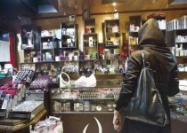 12 قلم فرآورده آرایشی و بهداشتی غیرمجاز اعلام شد/ از موم های زیر بغل تا رنگ مو و رژگونه