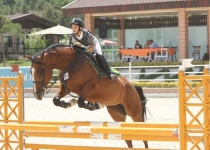 قهرمانی دختربشار اسد در مسابقات‌پرش‌با اسب‌تهران