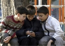 خوب یا بد تلفن‌های همراه دانش آموزی/ موافقان و مخافان چه می‌گویند؟