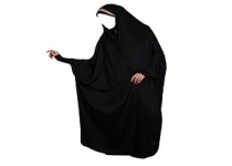 واردات بی رویه، دامن چادرمشکی را هم گرفته است