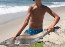 صیاد 13 ساله کوسه شکار کرد+تصاویر