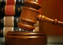 دست‌درازی به بیت‌المال خیانت است چه در شهرداری چه در دولت