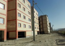 تیربرق شکسته میهمان ناخوانده بر روی سر شهروندان/ از سرگردانی تیربرق ها در وسط خیابان تا شکسته شدن تیر برق در مجتمع ولایت زاهدان