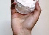 پرتاب قندان؛ شیوه جدید تکریم ارباب رجوع از سوی مسئولین