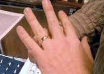 چرا طلا برای مردان حرام است؟