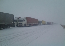 تشکیل دو صف 15 کیلومتری در مرز بازرگان+تصاویر