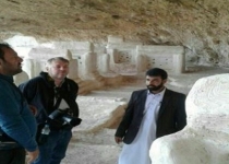 بازدید گردشگر فرانسوی از آثار تاریخی روستای گردشگری تمین