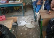 در اثر بارندگی، سقف یک کلاس درس فرو ریخت/ والدین دانش آموزان: جان فرزندان ما در مدارس فرسوده و غیراستاندارد در خطر است