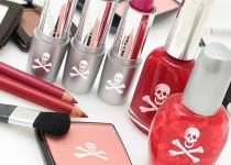 سیستان و بلوچستان دروازه لوازم آرایشی تقلبی/ شبکه توزیع‌کننده لوازم آرایشی قاچاق منهدم شد/ دستگیری2قاچاقچی حرفه ای در زاهدان