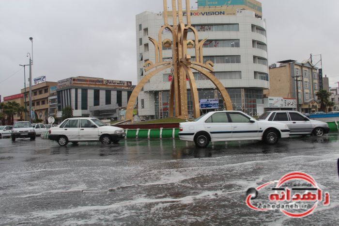 نفس خیس باران هوای شهر را تازه کرد