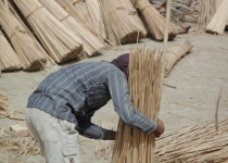 درآمد 30میلیونی از کار حصیر بافی/ رد پای دلالان در بازار صنایع دستی سیستان و بلوچستان