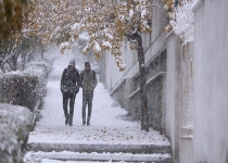 بارش برف تهران را هم سفید پوش کرد/انسداد ۹ محور به دلیل شرایط نامساعد جوی