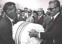 محمدرضا پهلوی با اقتصاد ایران چه کرد؟ +جدول