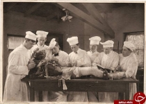 سلفی های ترسناک دانشجویان پزشکی با اجساد در گذشته+تصاویر