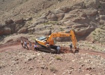 احداث جاده در مناطق روستایی و صعب العبور هدیه سپاه پاسداران به مستضعفین/ دعای خیر مردم بدرقه راه جهادگران سپاه