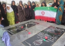 کودکان و نوجوانان کانون پرورش فکری میرجاوه به مقام شامخ شهدا ادای احترام کردند